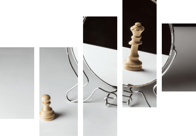 Un pion d’échecs se reflète en roi dans un miroir